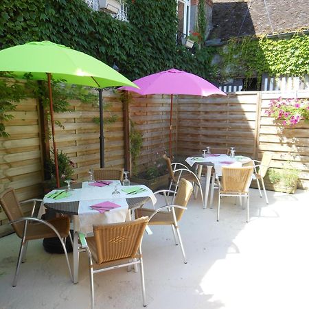 Logis - Hotel Restaurant L'Ecu De France Malesherbes エクステリア 写真