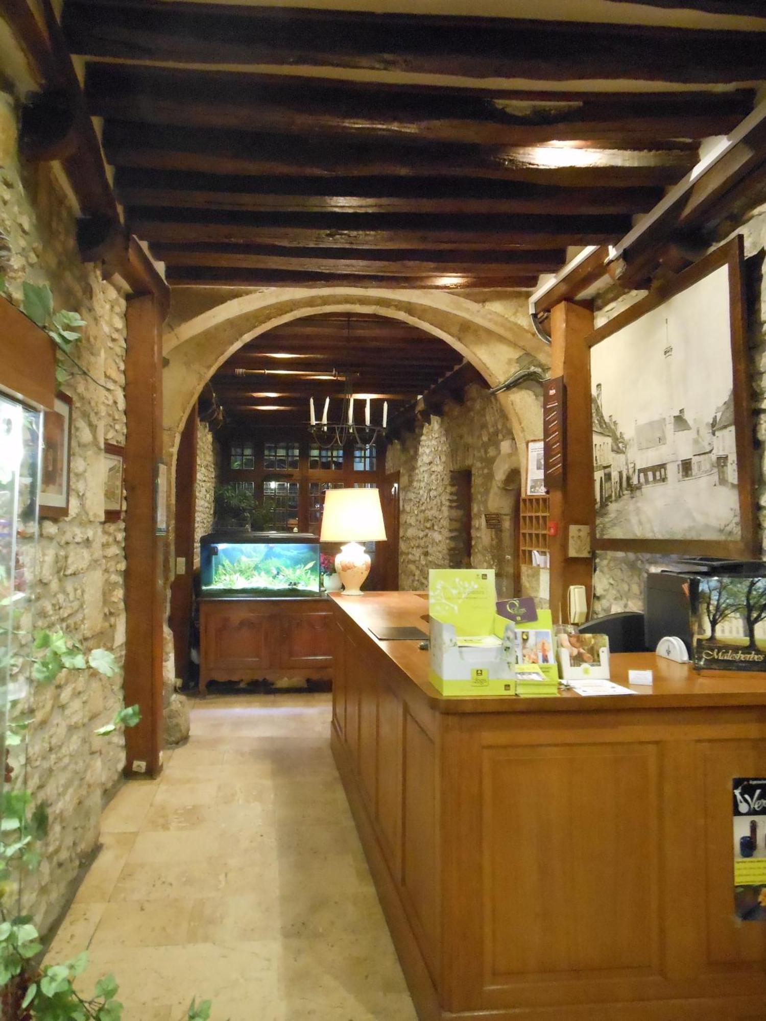 Logis - Hotel Restaurant L'Ecu De France Malesherbes エクステリア 写真