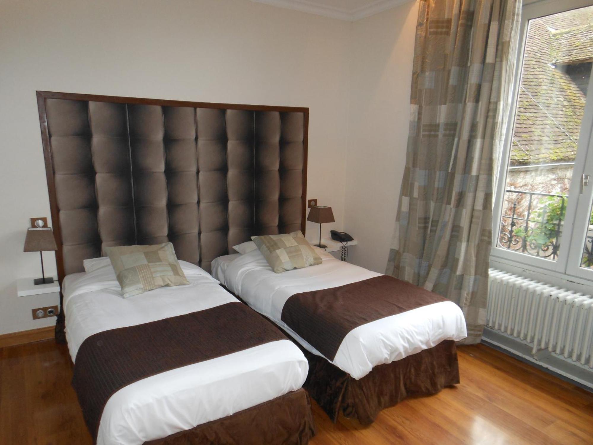 Logis - Hotel Restaurant L'Ecu De France Malesherbes エクステリア 写真