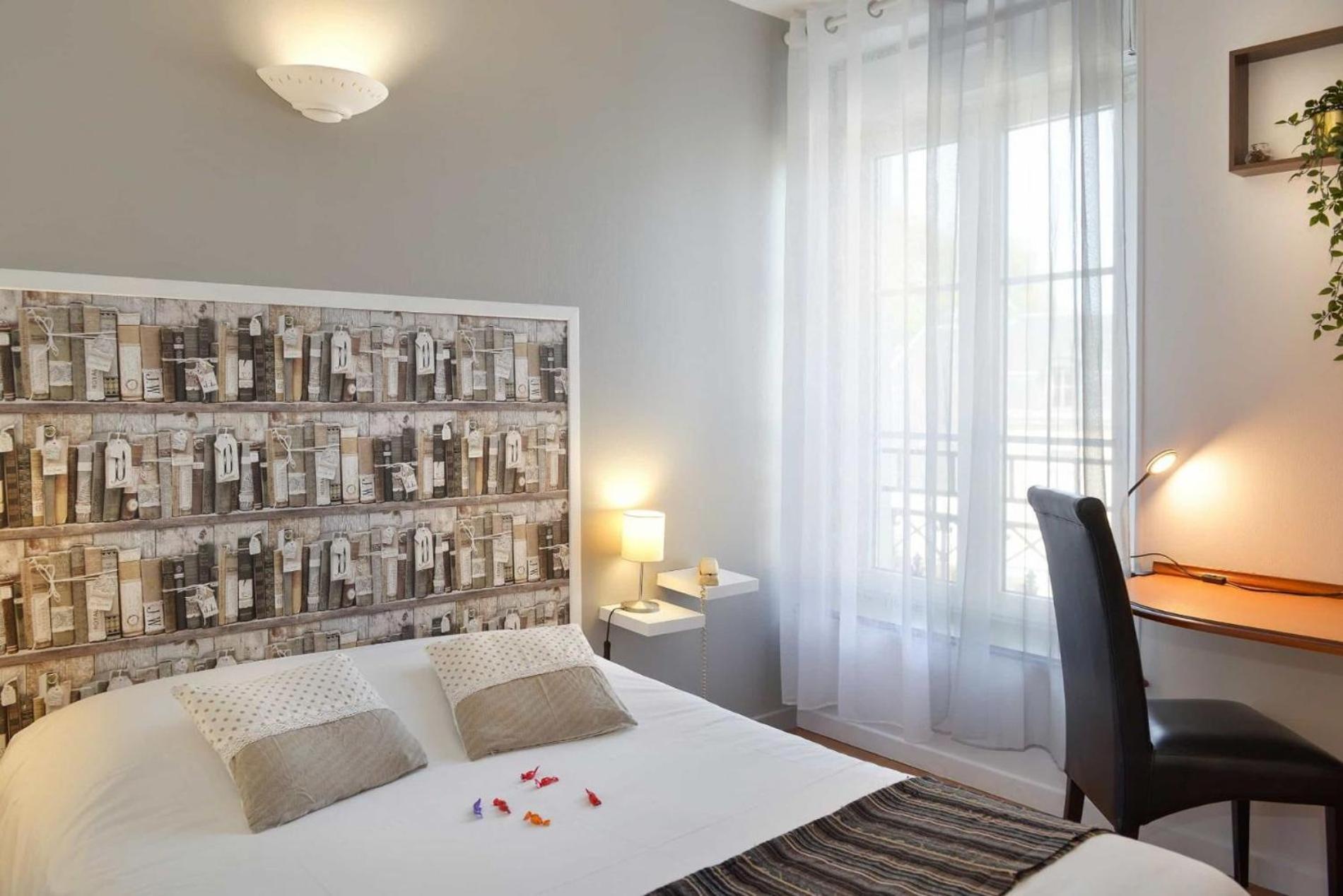 Logis - Hotel Restaurant L'Ecu De France Malesherbes エクステリア 写真