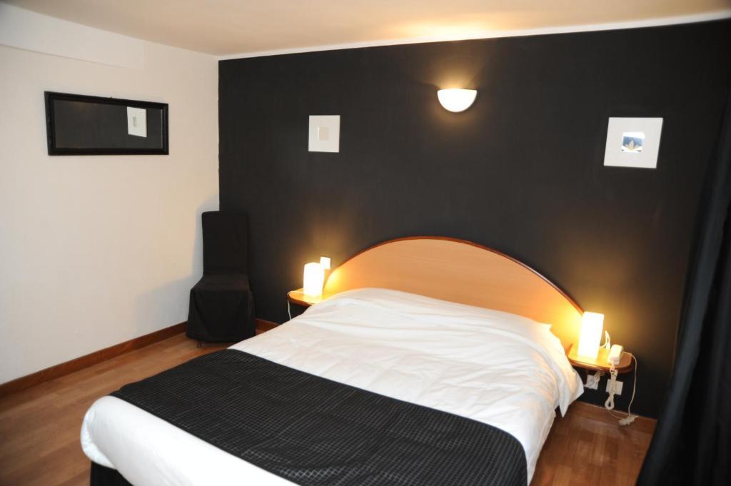 Logis - Hotel Restaurant L'Ecu De France Malesherbes 部屋 写真