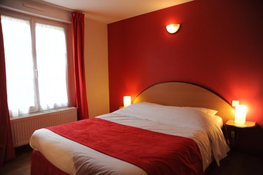 Logis - Hotel Restaurant L'Ecu De France Malesherbes 部屋 写真